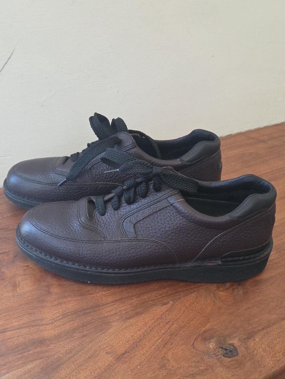 Cabelas Vibram Size 10.5 Men's Brown Leather Lace-Up Casual Shoes